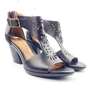 Sofft Stencil Cut T-Strap Heeled Sandals -‎ Size 7.5